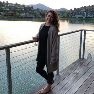 Meet your Posher, Alyssa